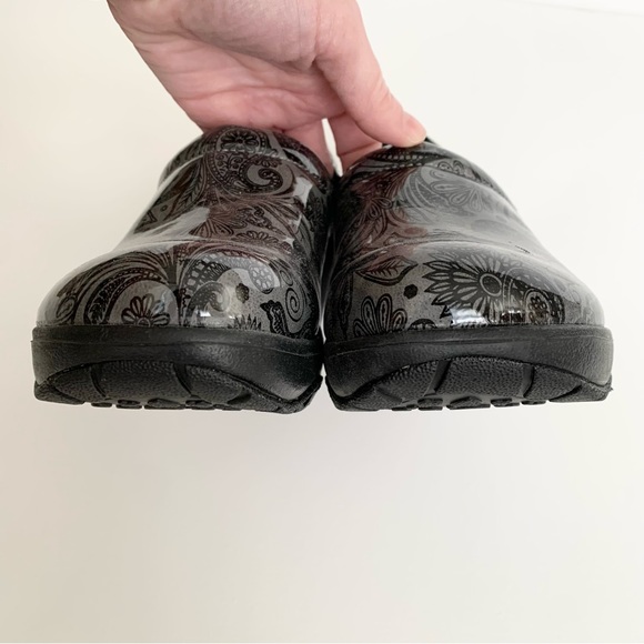 Nurse Mates Bryar Clogs - Picture 3 of 7